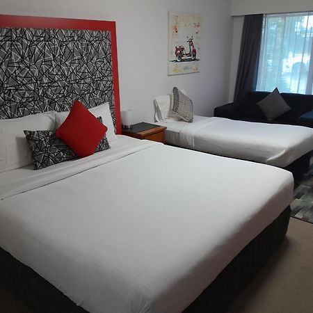 Avaleen Lodge Motor Inn Наура Екстериор снимка