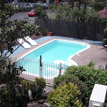 Avaleen Lodge Motor Inn Наура Екстериор снимка