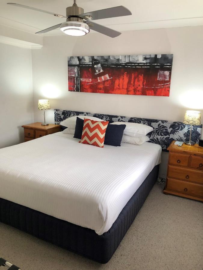 Avaleen Lodge Motor Inn Наура Екстериор снимка