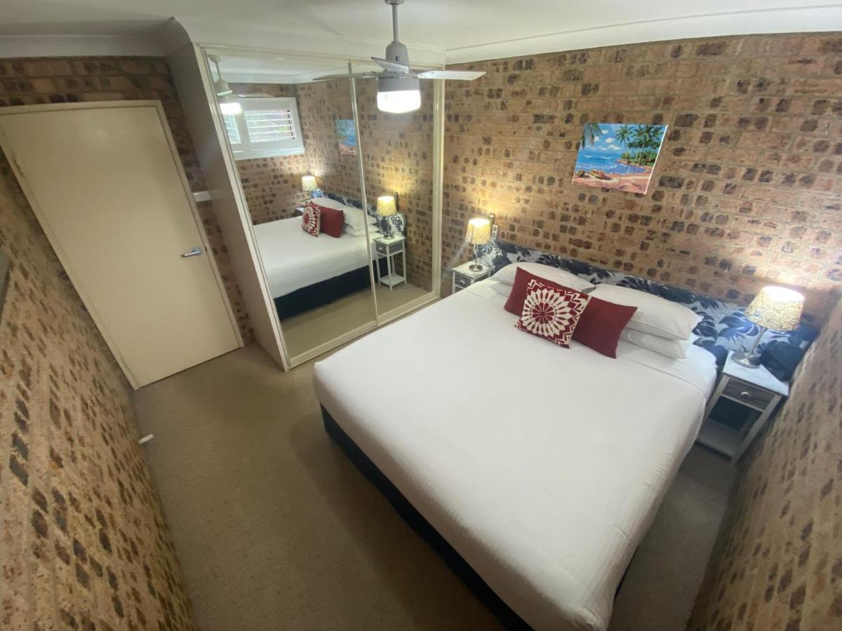 Avaleen Lodge Motor Inn Наура Екстериор снимка