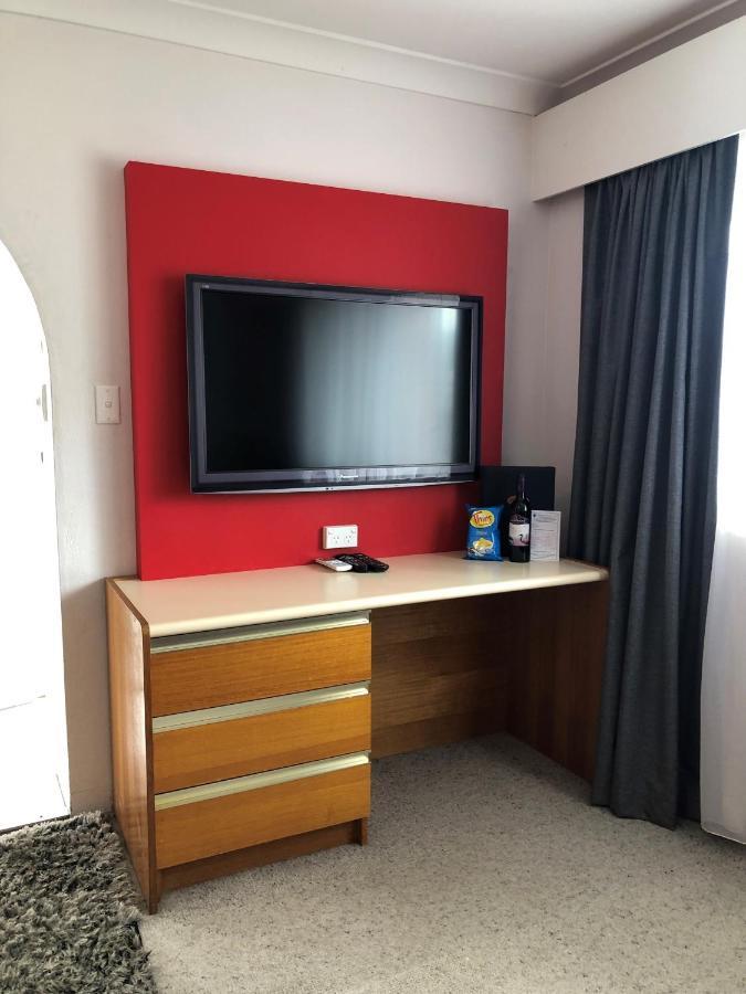 Avaleen Lodge Motor Inn Наура Екстериор снимка