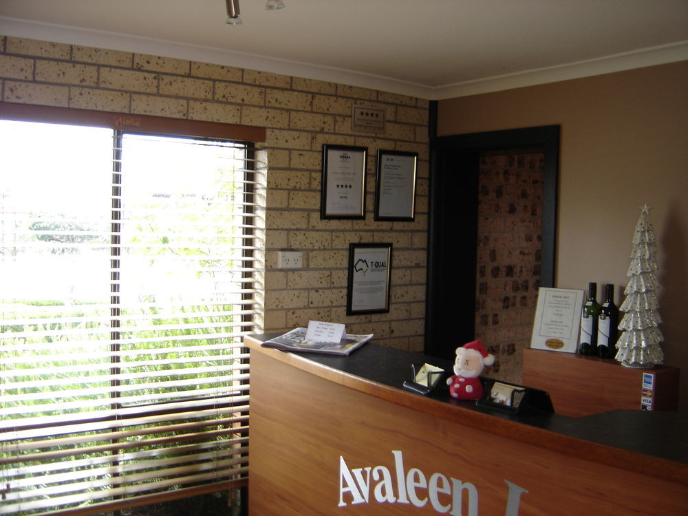 Avaleen Lodge Motor Inn Наура Екстериор снимка