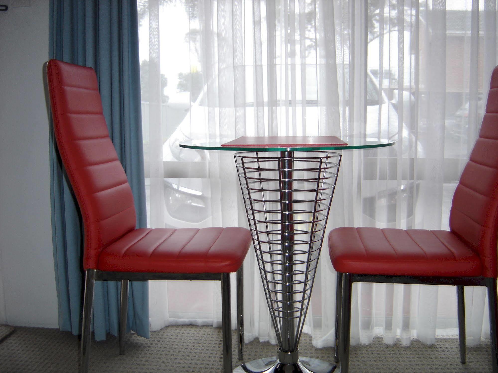 Avaleen Lodge Motor Inn Наура Екстериор снимка