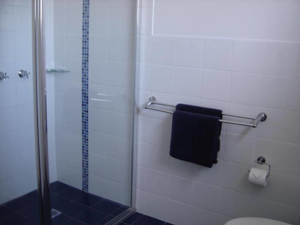 Avaleen Lodge Motor Inn Наура Екстериор снимка